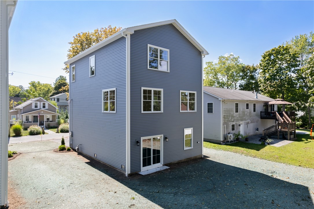 345 Point Avenue Warwick, RI 02889 - Photo 6 of 36