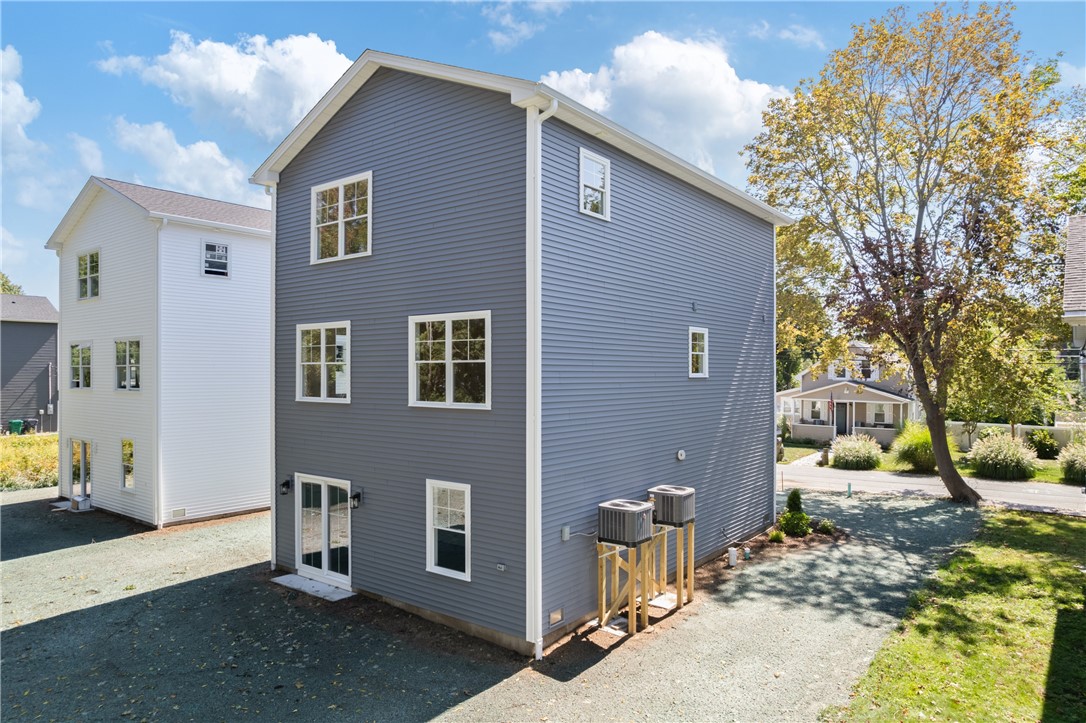 345 Point Avenue Warwick, RI 02889 - Photo 7 of 36