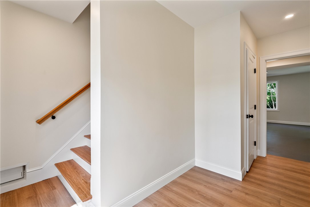 345 Point Avenue Warwick, RI 02889 - Photo 8 of 36