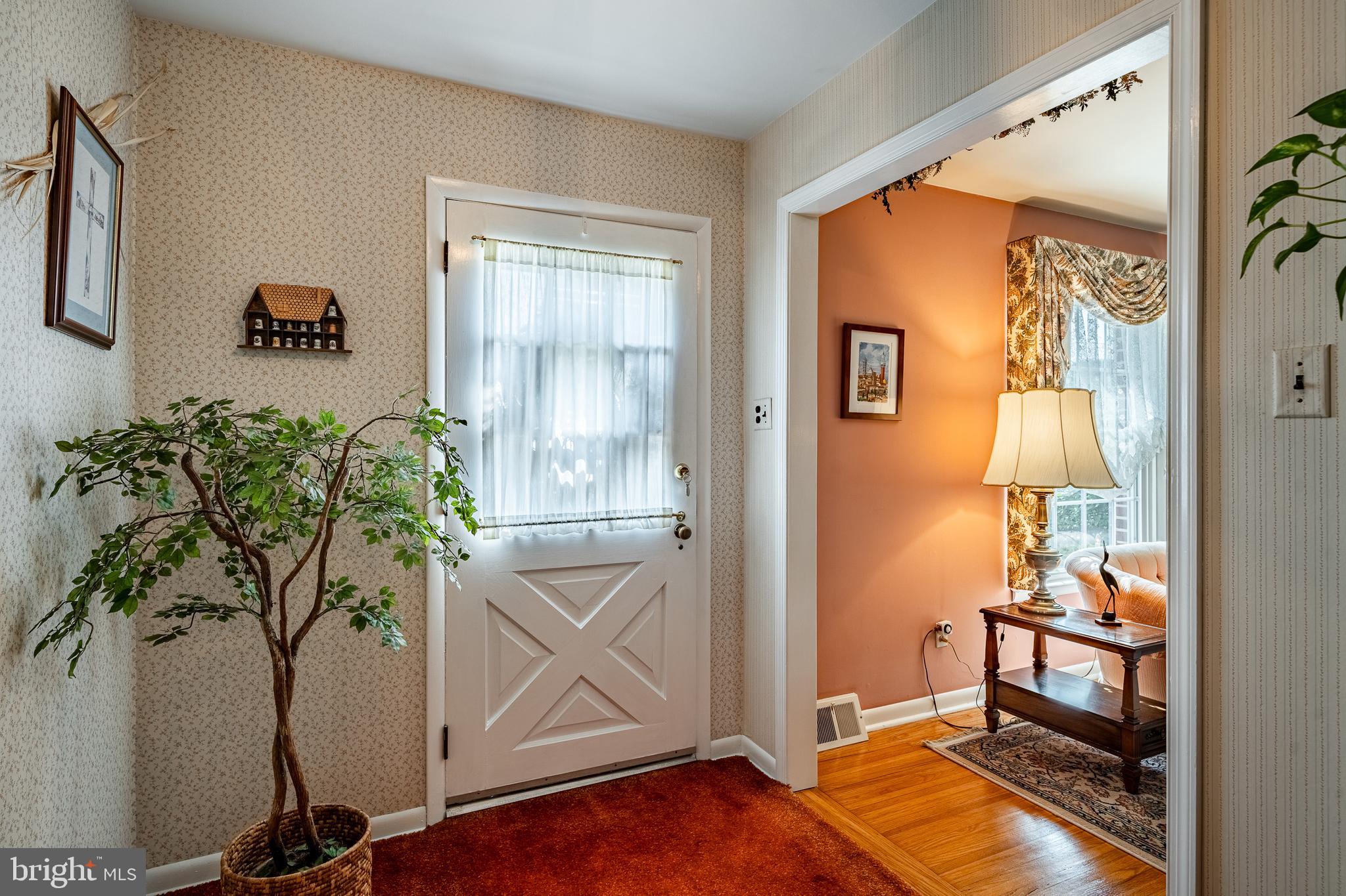 2023 Hemlock Road Eagleville, PA 19403 - Photo 11 of 56 Entry foyer