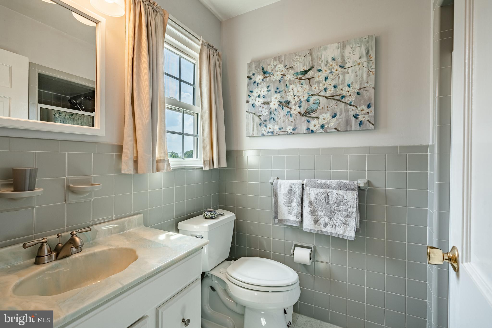 2023 Hemlock Road Eagleville, PA 19403 - Photo 32 of 56 Main bath