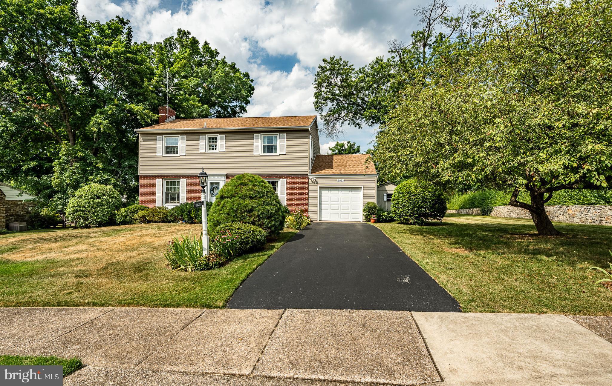2023 Hemlock Road Eagleville, PA 19403 - Photo 4 of 56 Attached garage