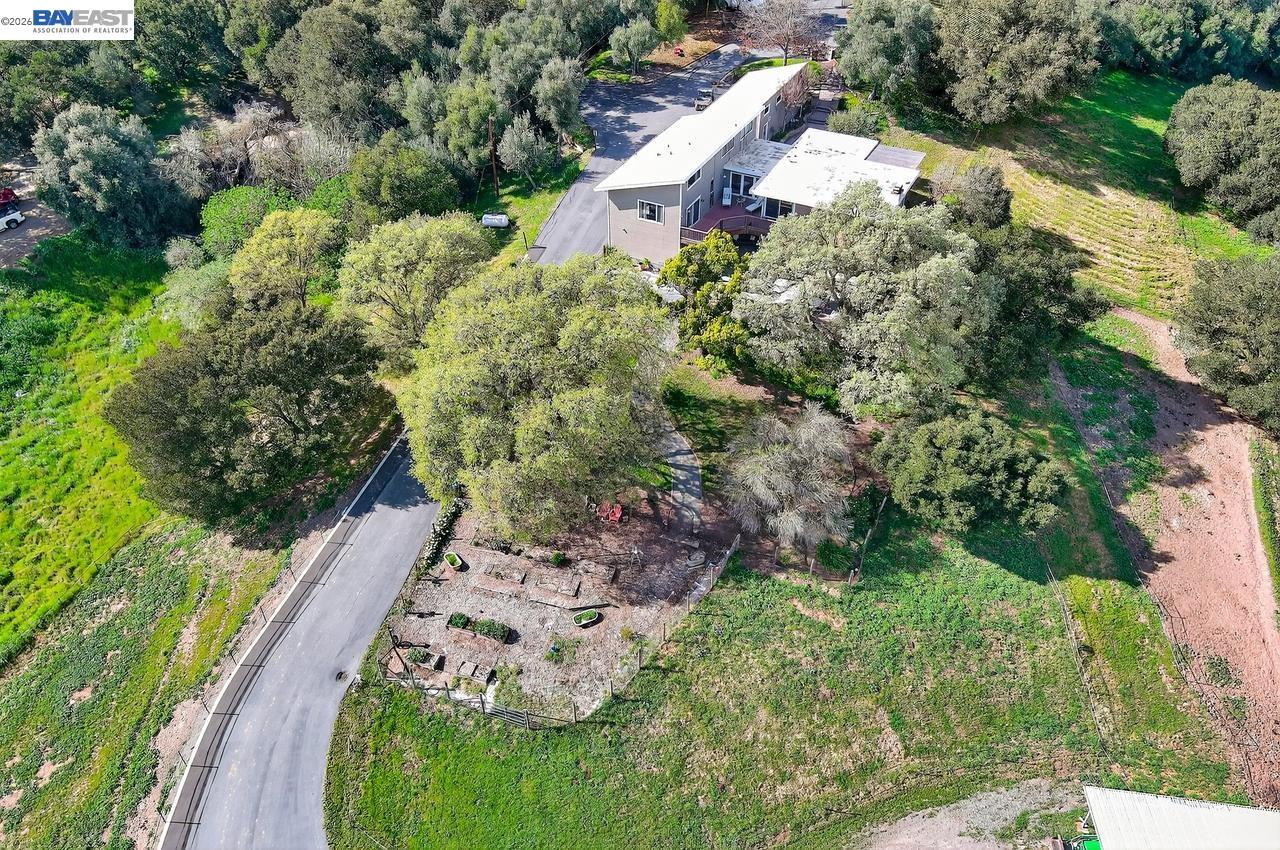 10700 Foothill Road Sunol, CA 94586 - Photo 4 of 54