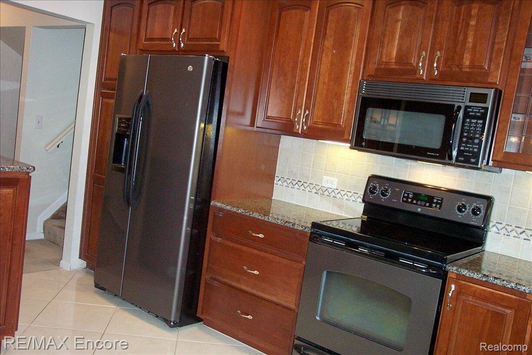 13300 Rattalee Lake Road Davisburg, MI 48350 - Photo 7 of 25 Kitchen
