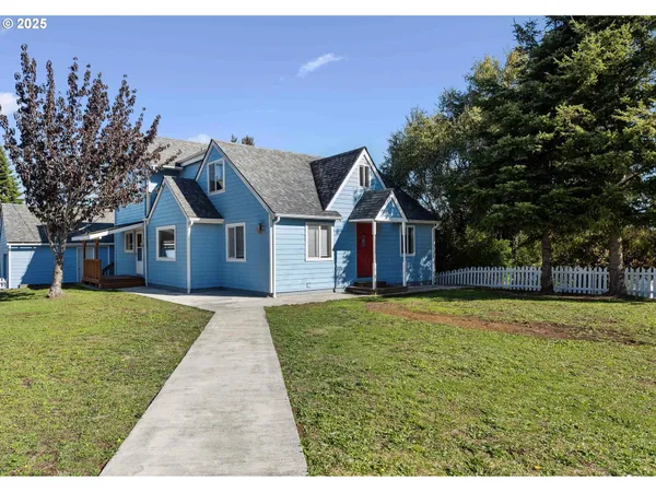 $550,000 | 584 Exchange Street, North Bend, OR 97459