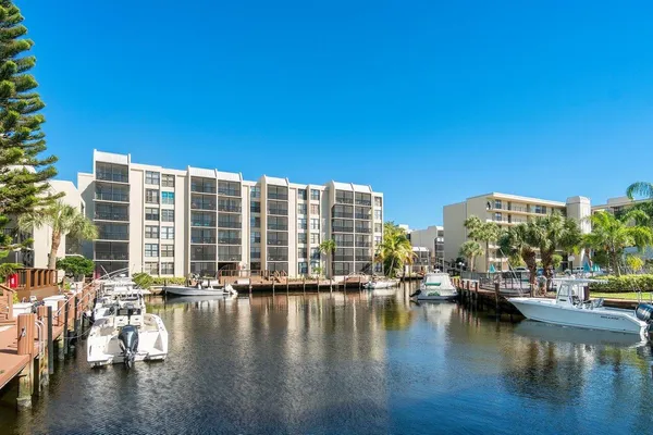 $2,700 | 9 Royal Palm Way, Unit 6060, Boca Raton, FL 33432