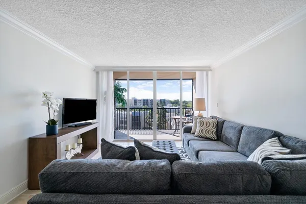 $2,700 | 9 Royal Palm Way, Unit 6060, Boca Raton, FL 33432