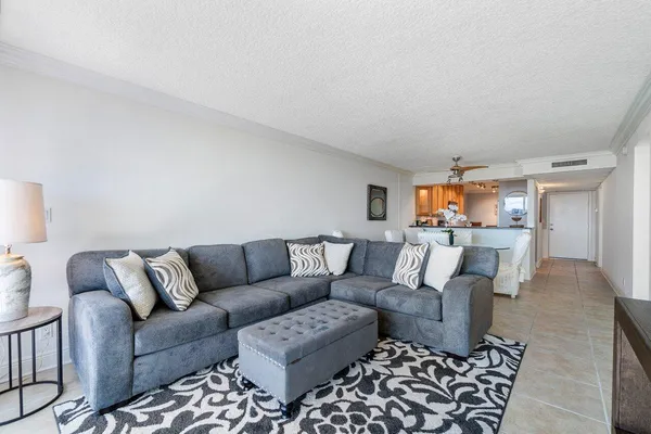 $2,700 | 9 Royal Palm Way, Unit 6060, Boca Raton, FL 33432