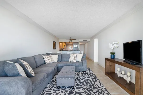 $2,700 | 9 Royal Palm Way, Unit 6060, Boca Raton, FL 33432