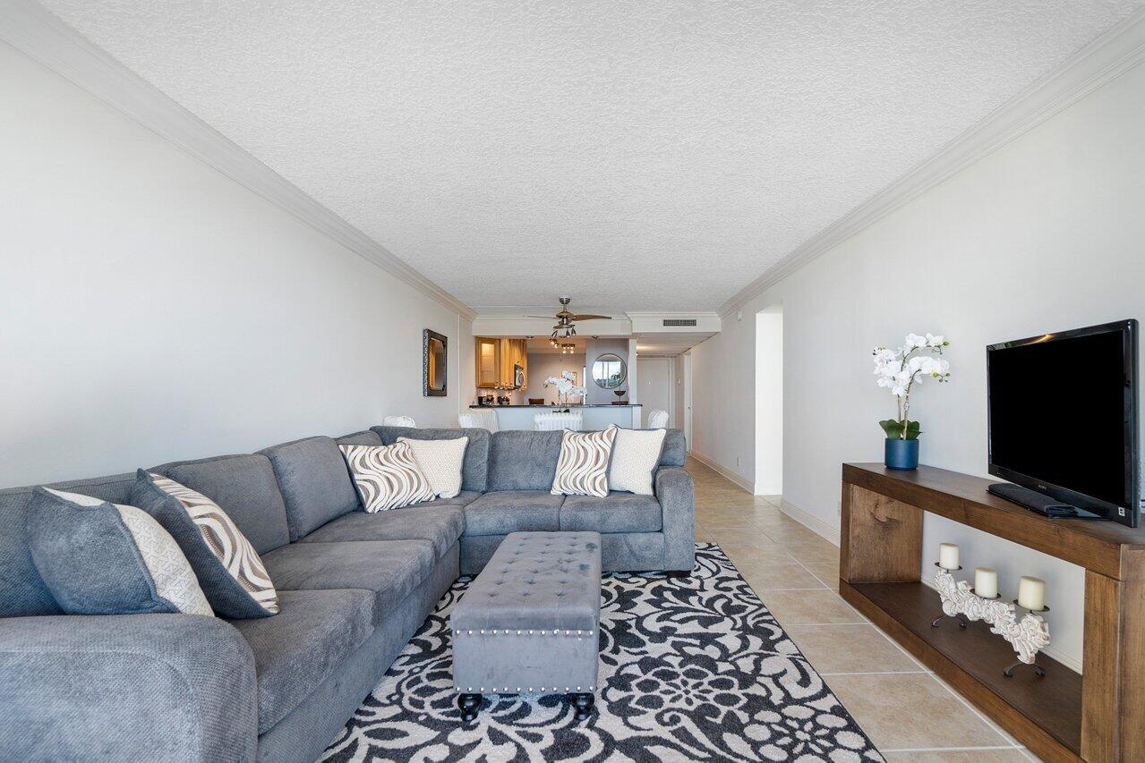 9 Royal Palm Way, Unit 6060 Boca Raton, FL 33432 - Photo 14 of 31 016-9RoyalPalmWay-BocaRaton-FL-33432-SMA