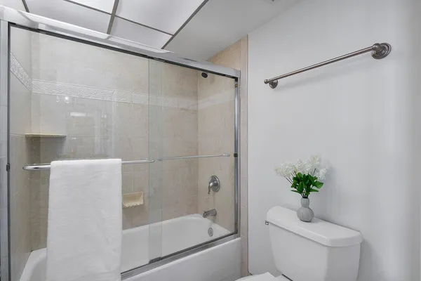 $2,700 | 9 Royal Palm Way, Unit 6060, Boca Raton, FL 33432