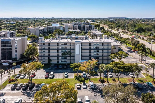 $2,700 | 9 Royal Palm Way, Unit 6060, Boca Raton, FL 33432