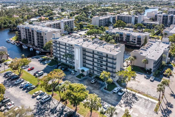 $2,700 | 9 Royal Palm Way, Unit 6060, Boca Raton, FL 33432