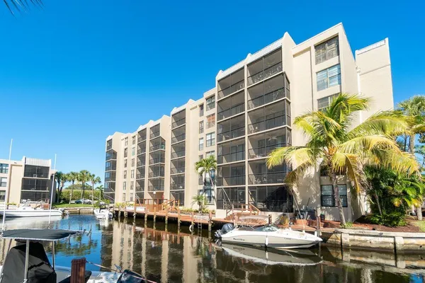 $2,700 | 9 Royal Palm Way, Unit 6060, Boca Raton, FL 33432