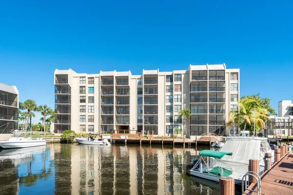 $2,700 | 9 Royal Palm Way, Unit 6060, Boca Raton, FL 33432