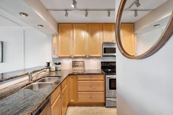 $2,700 | 9 Royal Palm Way, Unit 6060, Boca Raton, FL 33432