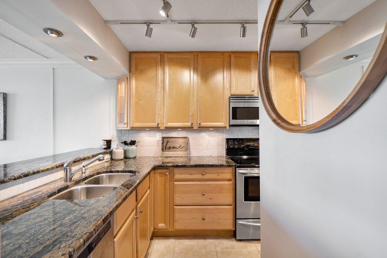 9 Royal Palm Way, Unit 6060 Boca Raton, FL 33432 - Photo 6 of 31 008-9RoyalPalmWay-BocaRaton-FL-33432-SMA