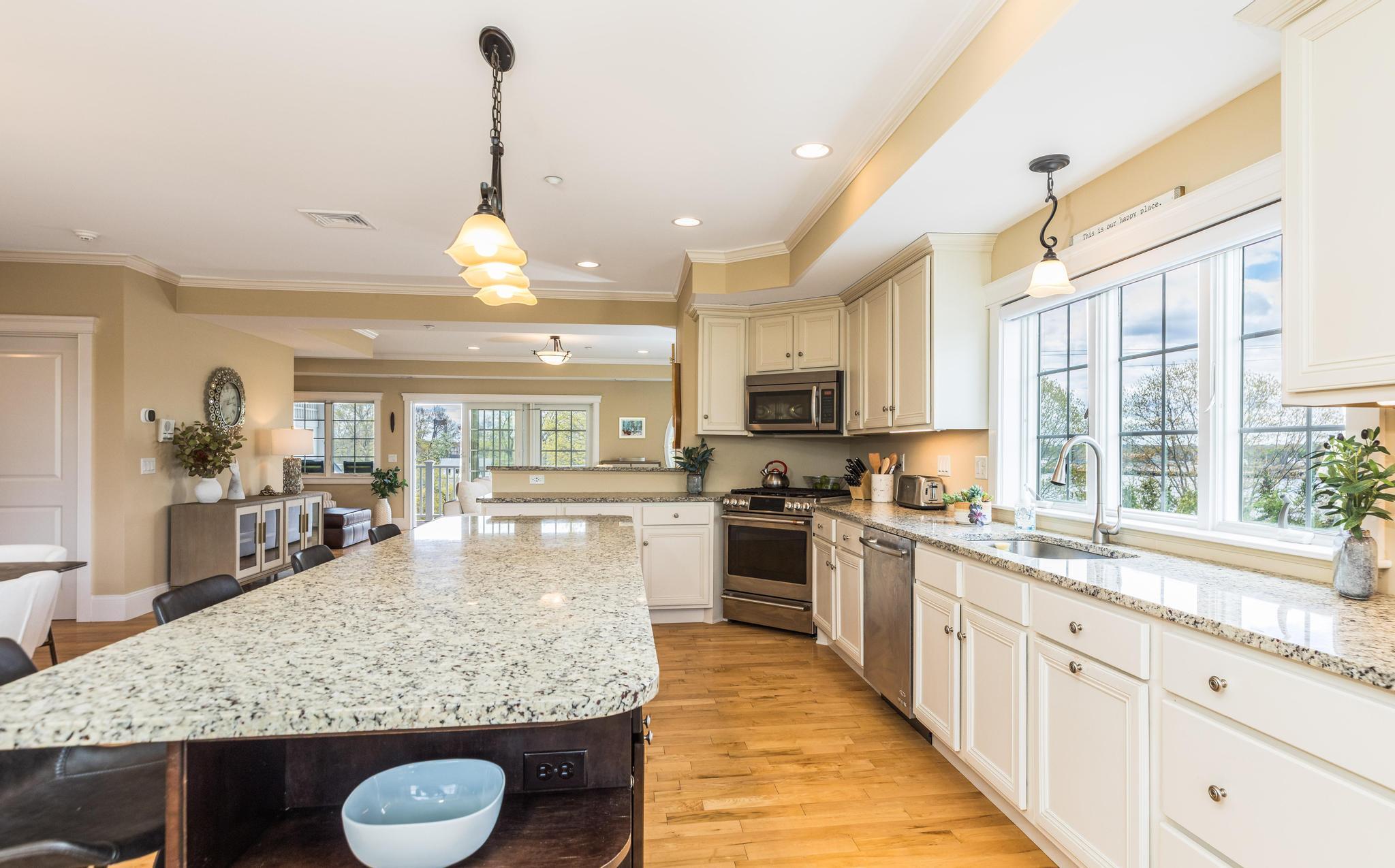 19 Bridge Street, Unit 1 Kittery, ME 03904 - Photo 11 of 44