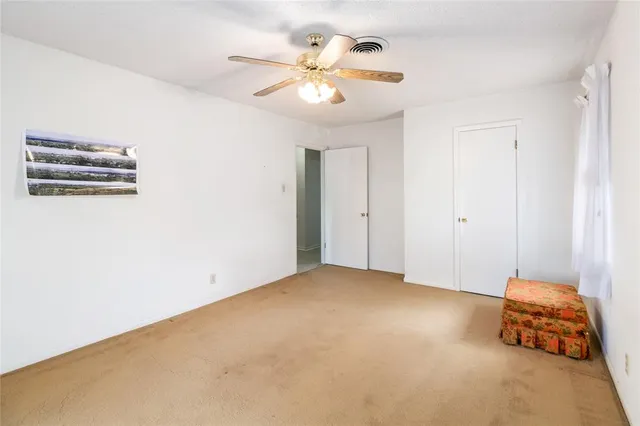 a view of livingroom with furniture
