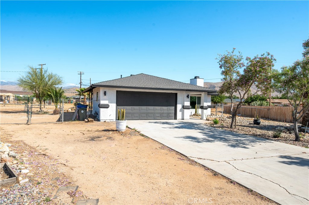 22031 Sauk Road Apple Valley, CA 92308 - Photo 3 of 45