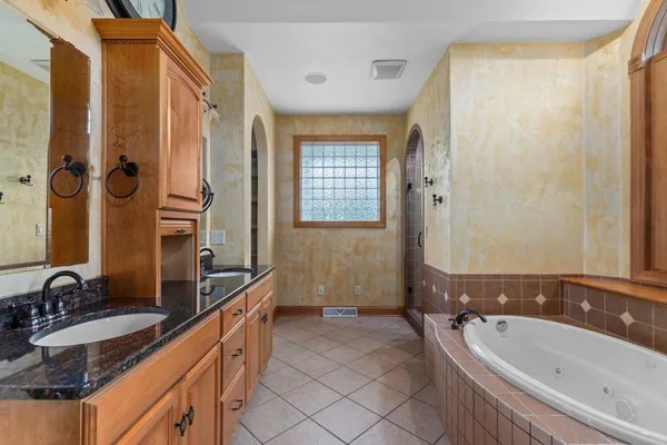 $1,389,000 | 6709 North Gullwing Court, Appleton, WI 54913