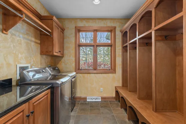$1,389,000 | 6709 North Gullwing Court, Appleton, WI 54913