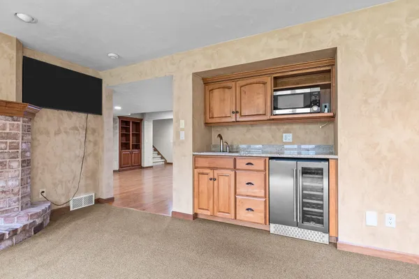 $1,389,000 | 6709 North Gullwing Court, Appleton, WI 54913
