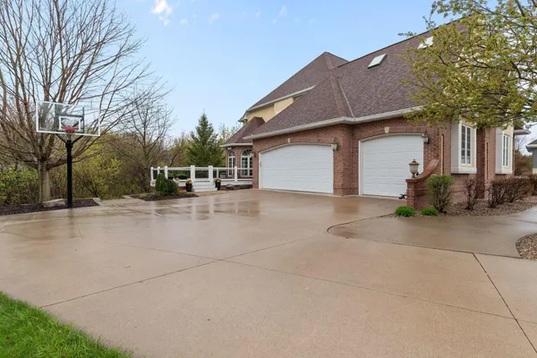 $1,389,000 | 6709 North Gullwing Court, Appleton, WI 54913