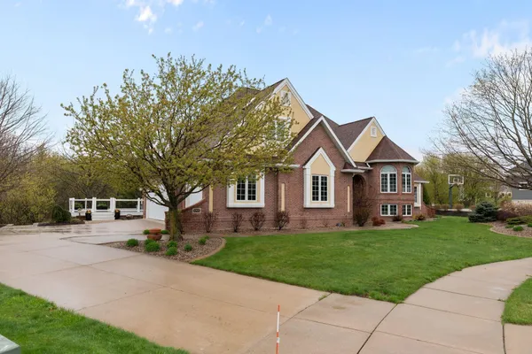 $1,389,000 | 6709 North Gullwing Court, Appleton, WI 54913