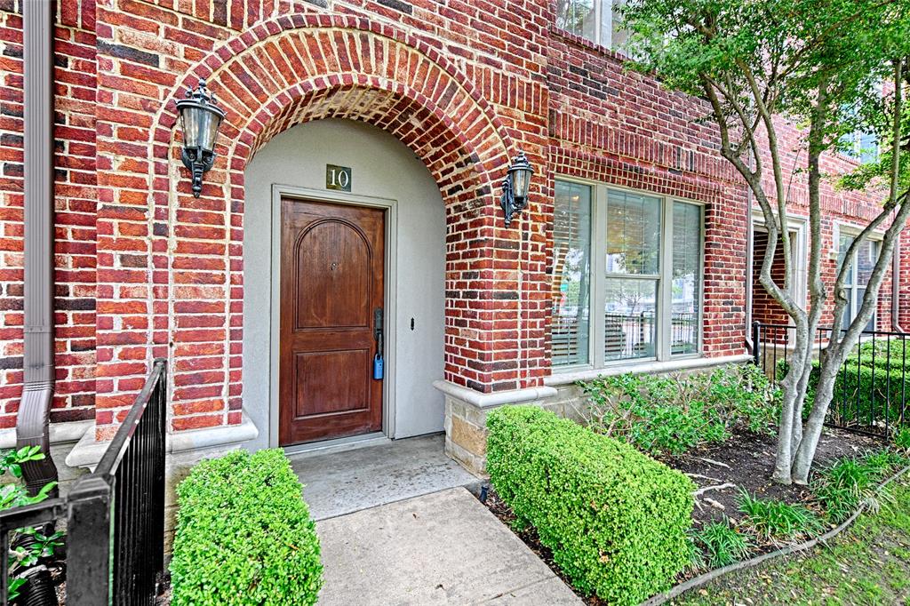 6269 Oram Street, Unit 10 Dallas, TX 75214 - Photo 2 of 25 a front view of a house with garden