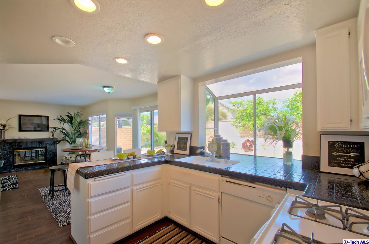 941 Falcon View Street Upland, CA 91784 - Photo 9 of 37 Additional Photo