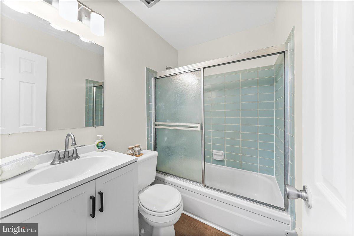 4701 Pennell Road, Unit D8 Aston, PA 19014 - Photo 19 of 25 Full Bath