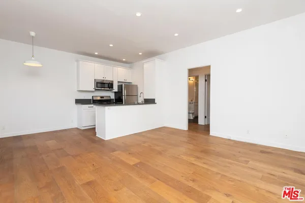 $2,795 | 7714 Rosewood Avenue, Unit 7728, Los Angeles, CA 90036