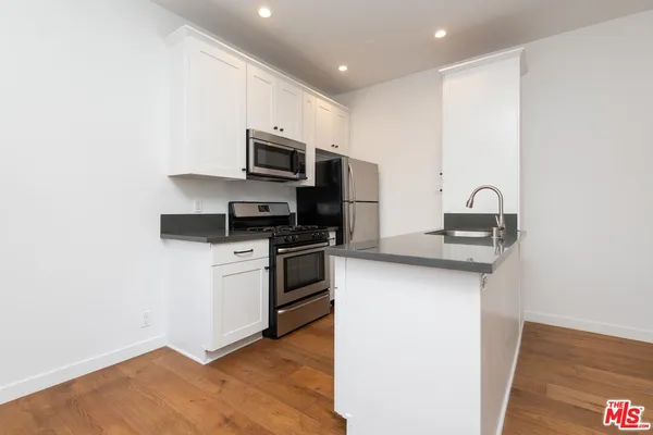 $2,795 | 7714 Rosewood Avenue, Unit 7728, Los Angeles, CA 90036