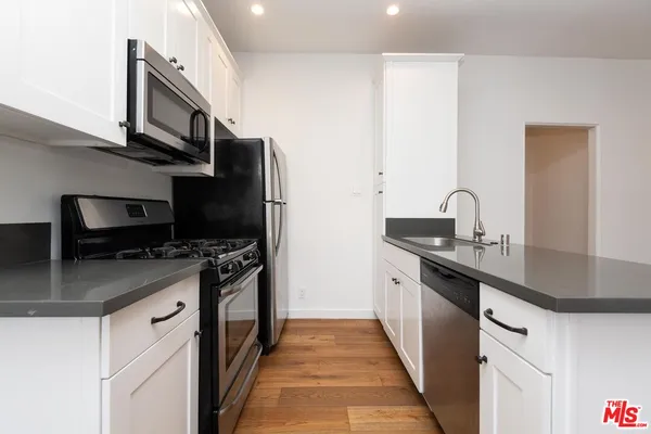 $2,795 | 7714 Rosewood Avenue, Unit 7728, Los Angeles, CA 90036