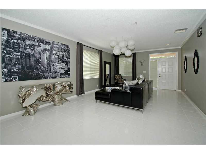 10096 Country Brook Road Boca Raton, FL 33428 - Photo 5 of 29 a living room with furniture