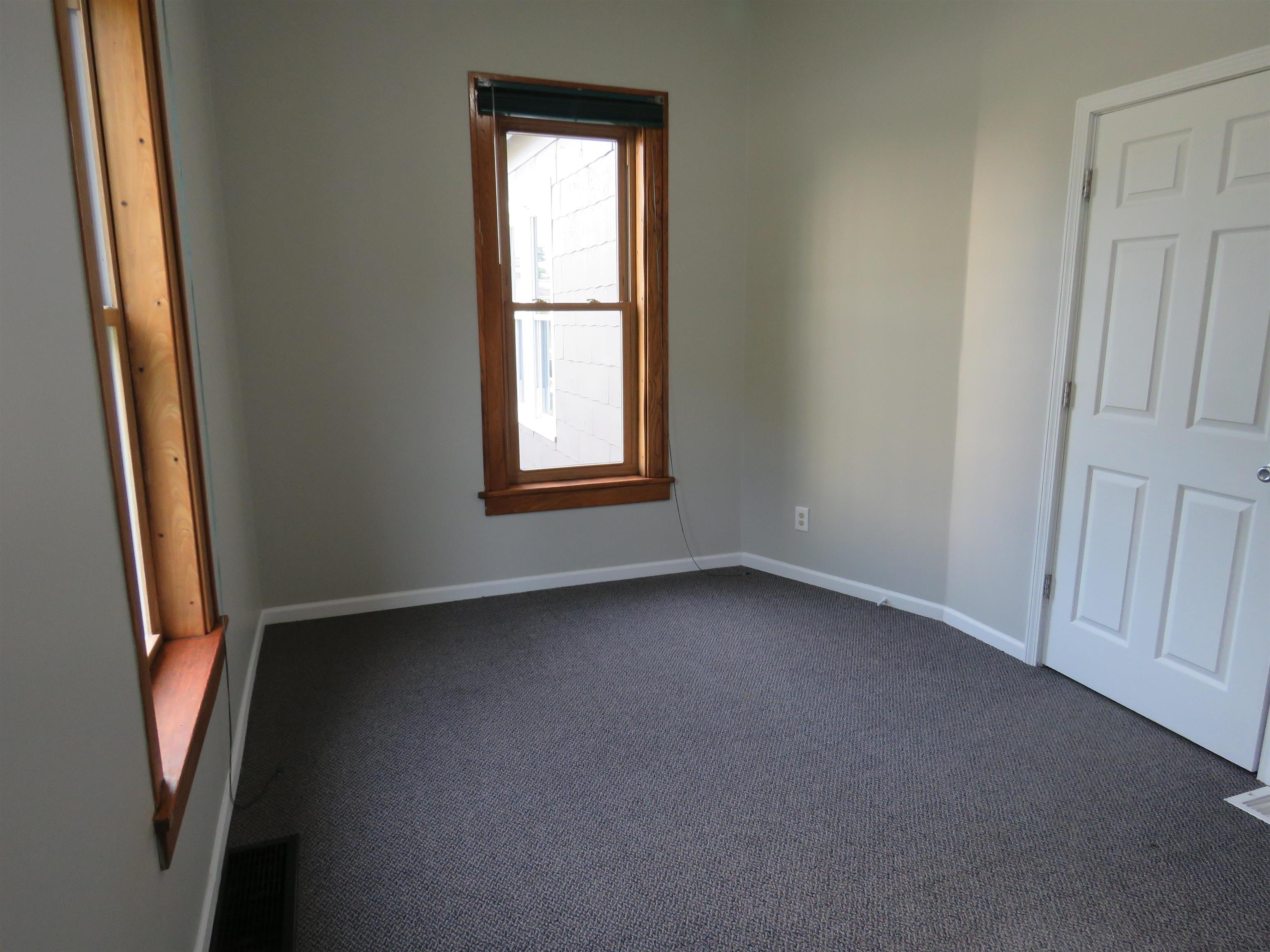 222 East Harris Street Cadillac, MI 49601 - Photo 7 of 18 1925319-48b96b75-859a-47bf-b0ce-9c1946830e85.JPG