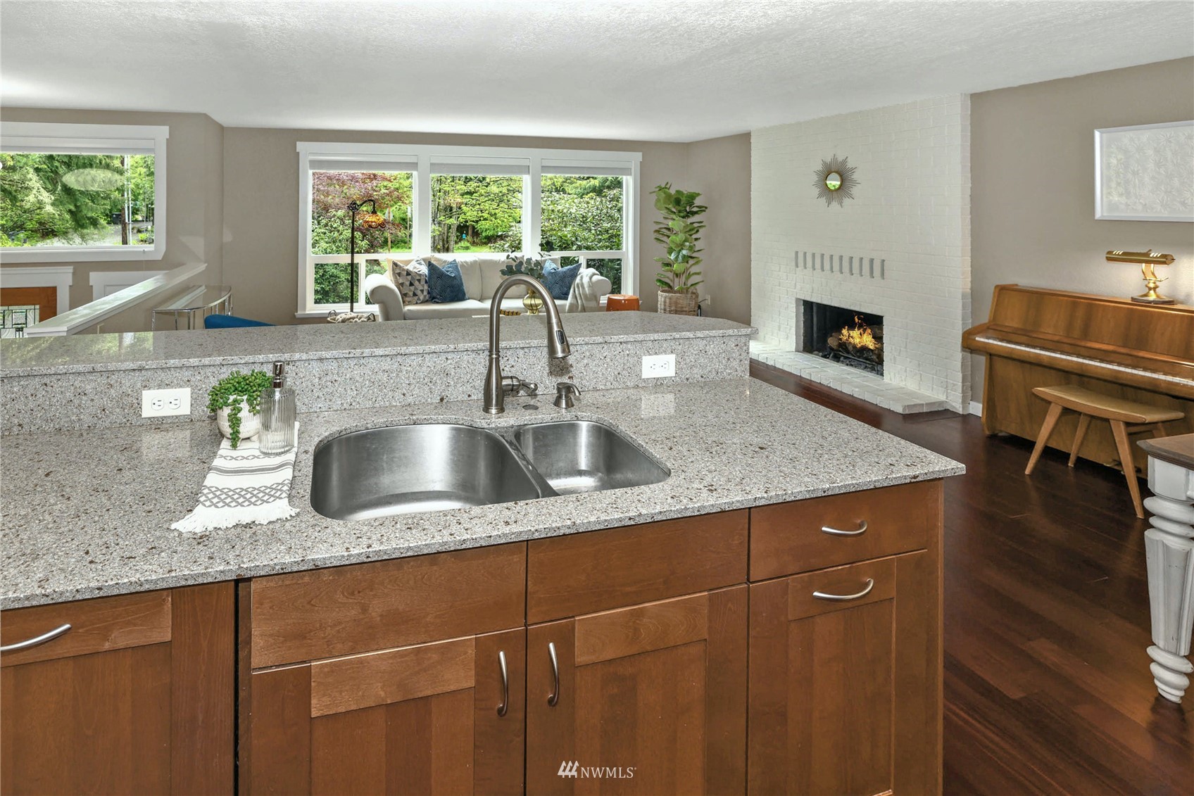 5474 Northeast Foster Road Bainbridge Island, WA 98110 - Photo 9 of 37 Gallery Image 9