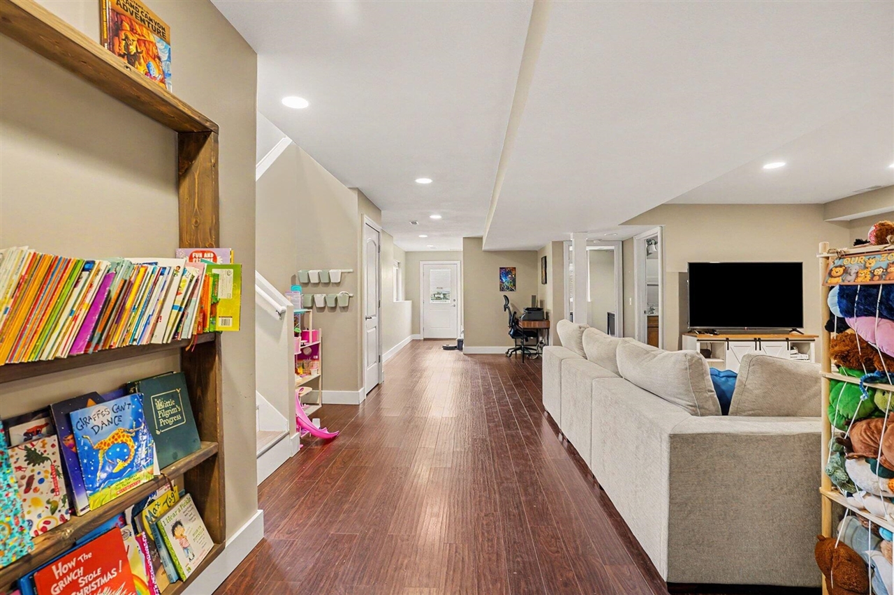 31800 Pine Ridge Circle Lawton, MI 49065 - Photo 23 of 37