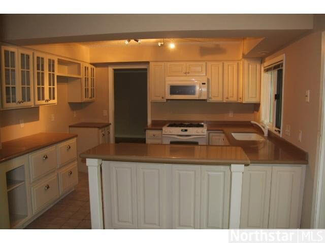 209 Holly Road Hopkins, MN 55343 - Photo 10 of 18