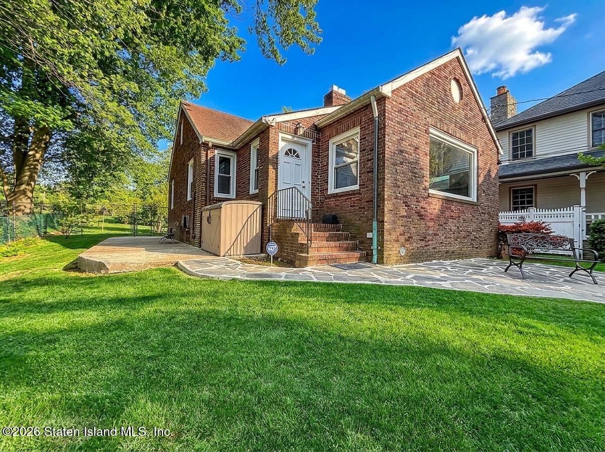 125 Sea Gate Road Staten Island, NY 10305 - Photo 2 of 27 IMG_1074
