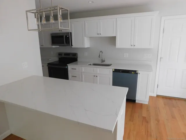 $489,000 | 1985 West Street, Unit 11, Southington, CT 06489