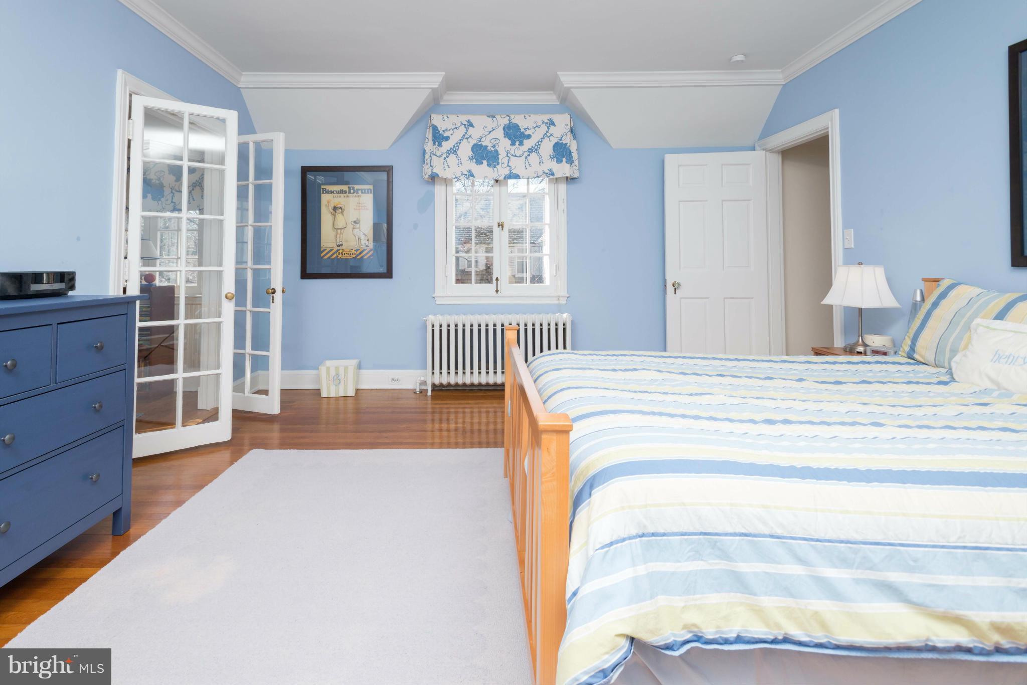 207 Witherspoon Road Baltimore, MD 21212 - Photo 20 of 28 a spacious bedroom with a large bed and a chandelier