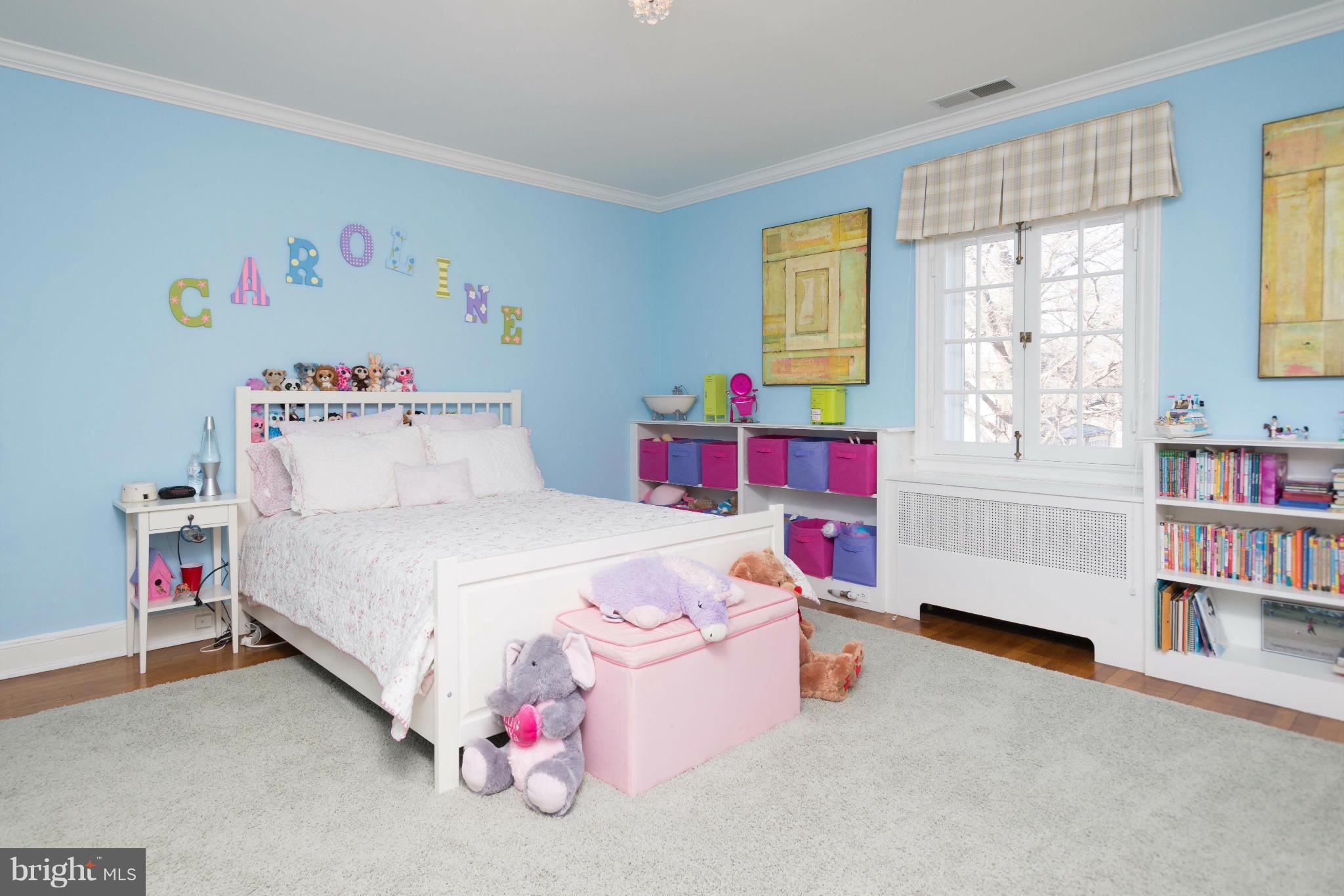 207 Witherspoon Road Baltimore, MD 21212 - Photo 22 of 28 a bedroom with toys and a book shelf