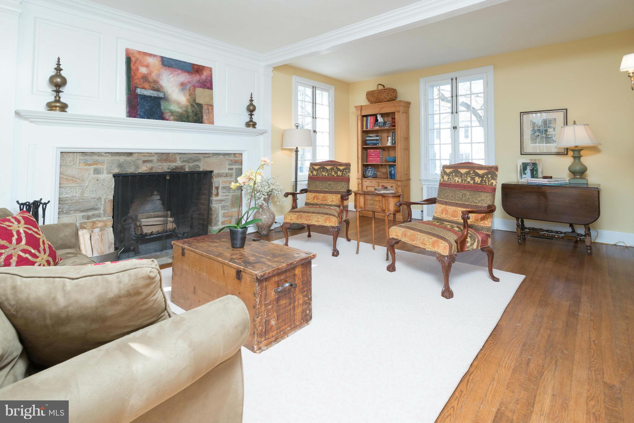 207 Witherspoon Road Baltimore, MD 21212 - Photo 4 of 28 a living room with furniture and a fireplace