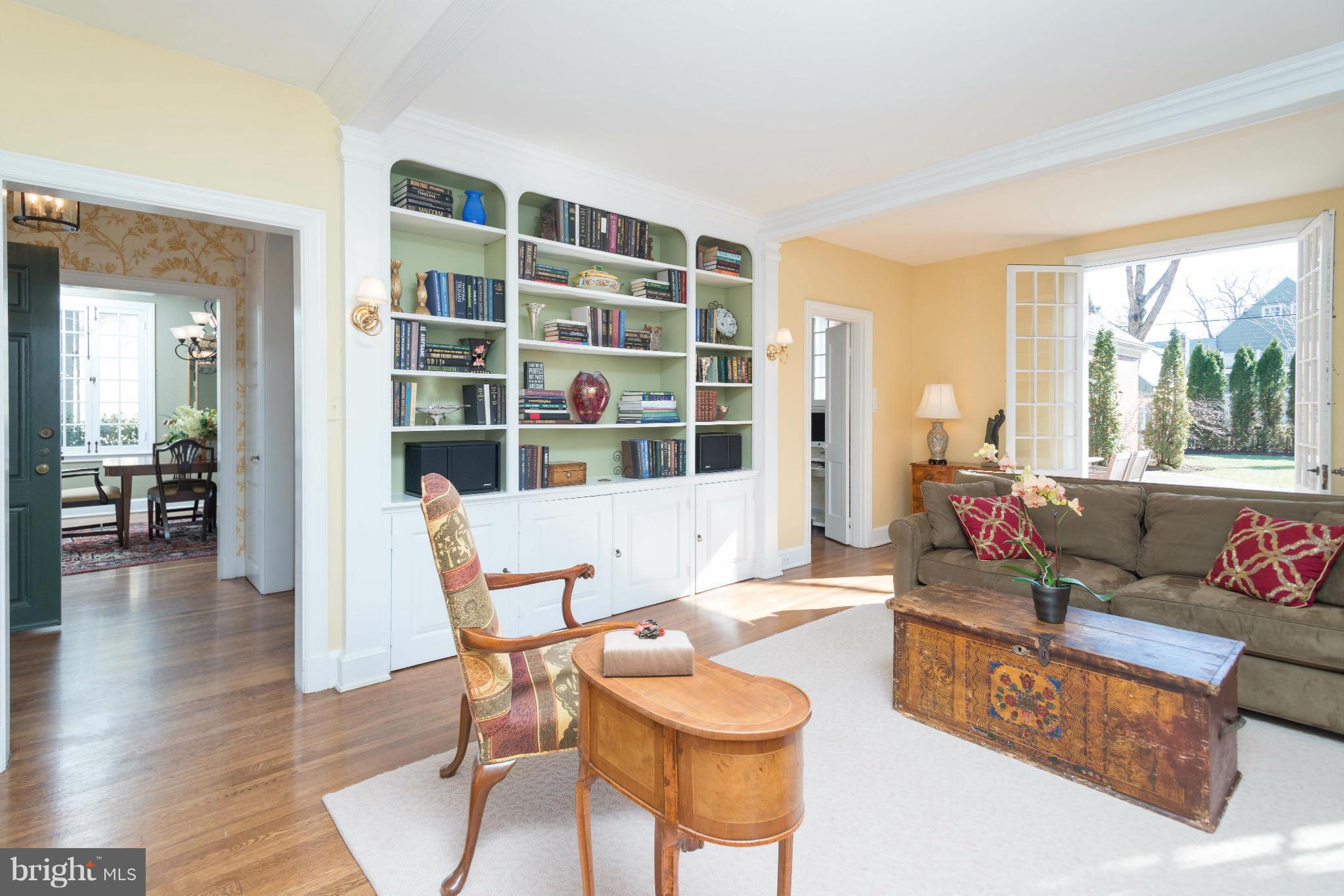 207 Witherspoon Road Baltimore, MD 21212 - Photo 5 of 28 a living room with furniture and a large window