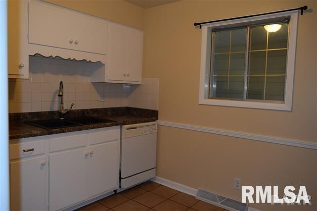 3816 North Sheridan Road Peoria, IL 61614 - Photo 4 of 10 Gallery Image 4