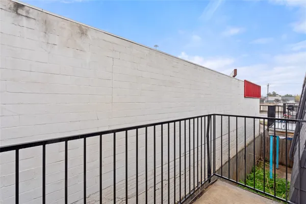 $1,000 | 1301 West Ben White Boulevard, Unit 108, Austin, TX 78704