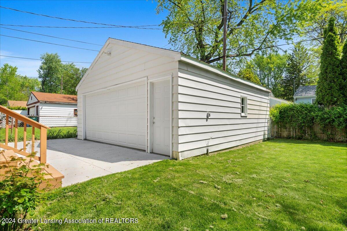 2502 Barstow Road Lansing, MI 48906 - Photo 20 of 26 09-Media Jett - 09