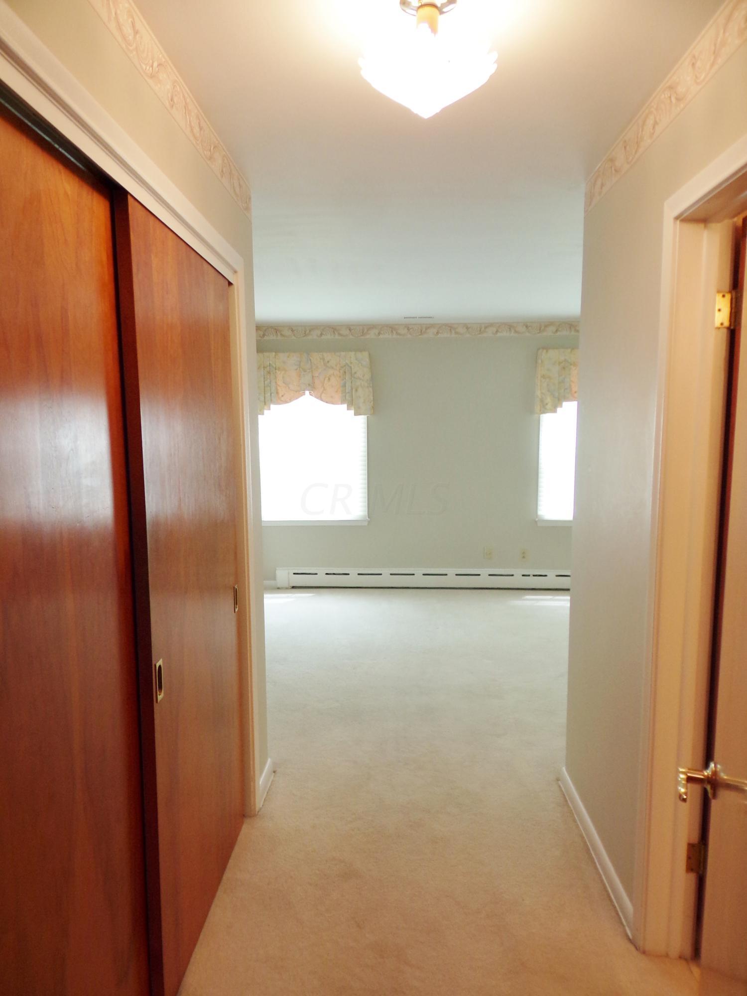 1892 Harwitch Road Upper Arlington, OH 43221 - Photo 13 of 32